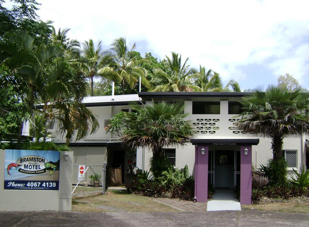 Bramston Beach Motel Esterno foto